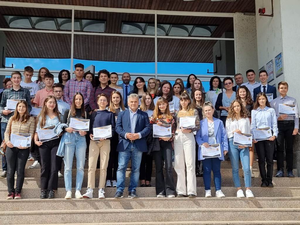 Elevii medieșeni cu rezultate deosebite la examenele de evaluare și bacalaureat au fost premiați