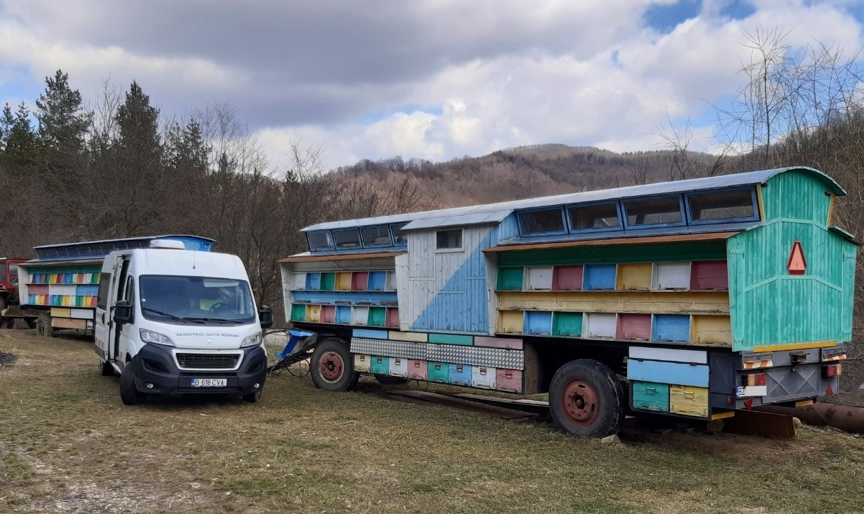 Registrul Auto Român, acțiuni pentru sprijinirea apicultorilor și deținătorilor de tractoare și utilaje agricole