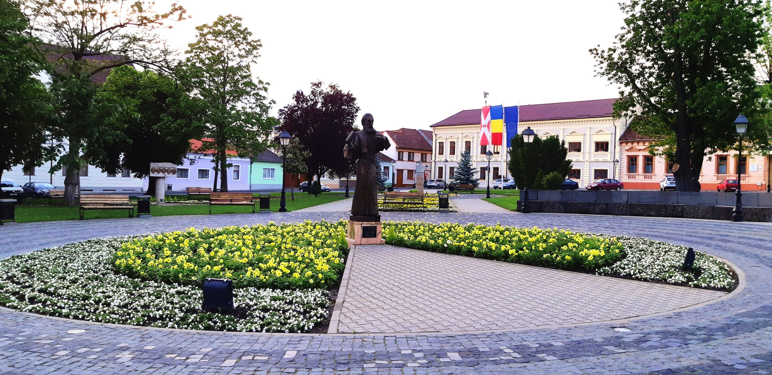 Flori papale in Piata 1848 din Blaj!