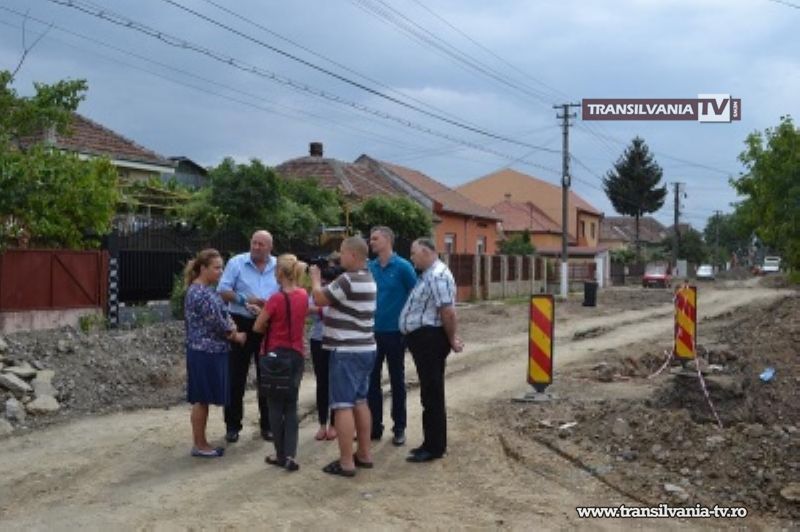 Primarul a inspectat lucrările de modernizare a străzilor de pământ