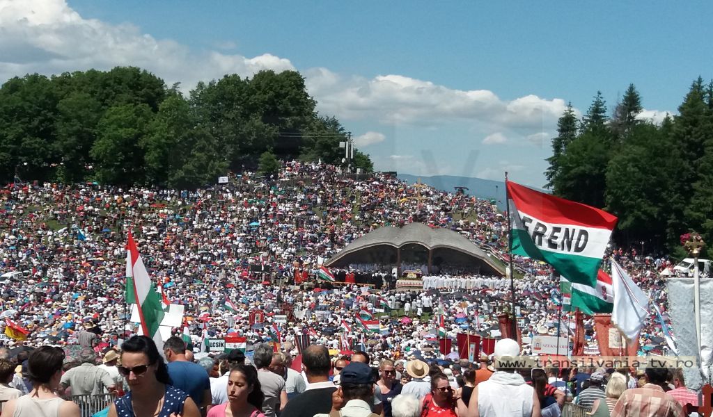 113 persoane au avut nevoie de îngrijiri medicale la procesiunea de Rusalii de la Șumuleu-Ciuc