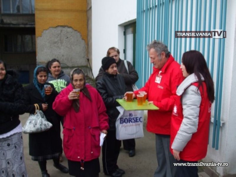 Organizația Caritas a împărțit ceai fierbinte persoanelor nevoiașe
