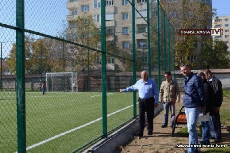 A fost inaugurat terenul sintetic de fotbal din Micro 15