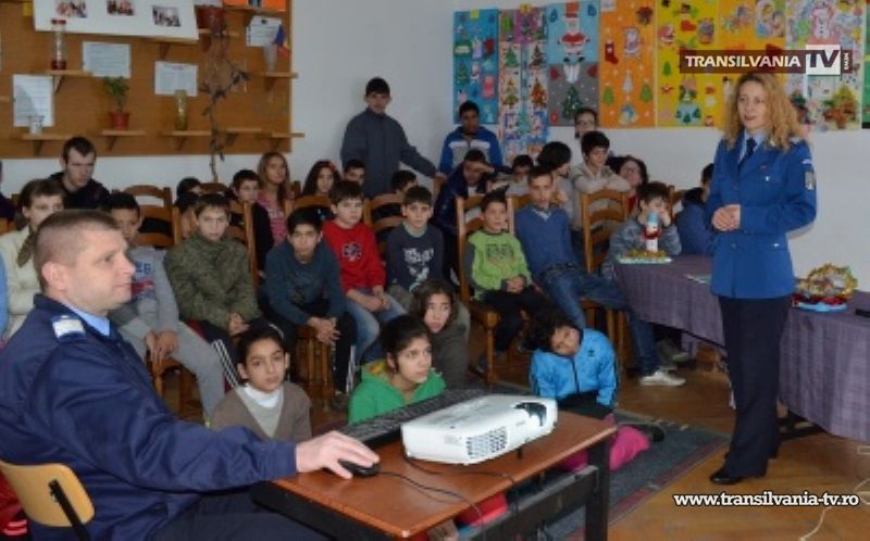 Elevii Centrului pentru Educație Incluzivă s-au întâlnit cu jandarmii