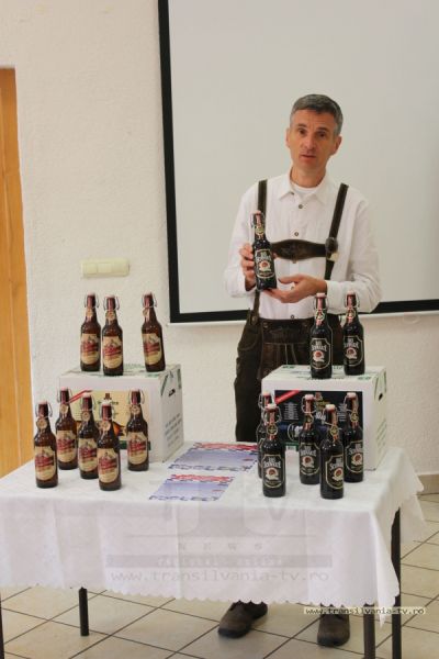 Bere șvăbească din Germania și specialități culinare nemțești la Micul Oktoberfest din Satu Mare