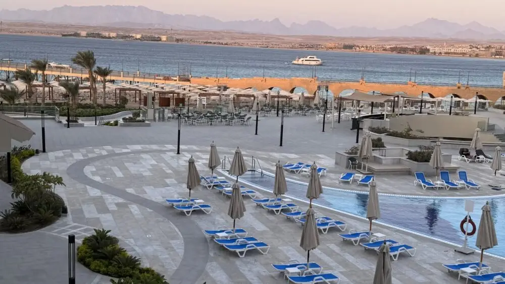 Sahl Hasheesh e un loc minunat, fermecător, turistic și aproape artificial, dar cu momente de naturalețe pură.