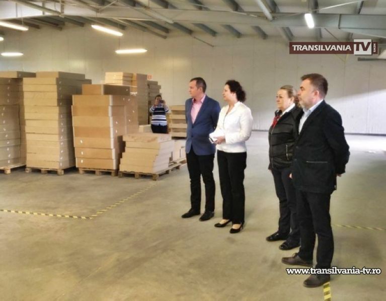 Prefectul în vizită la fabrica de mobilă din Medieșu Aurit