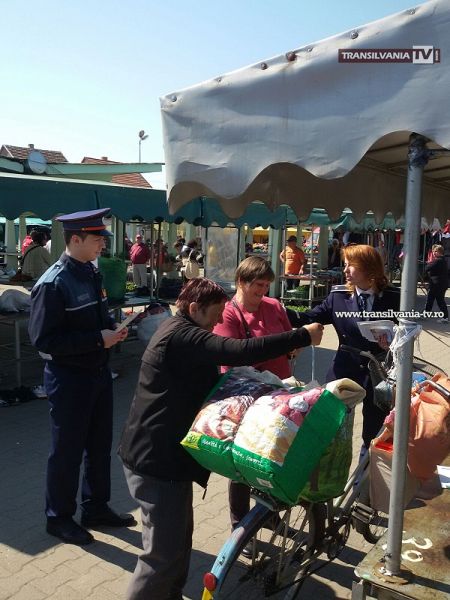 Caravana prevenirii furturilor din locuinţe şi a înşelăciunilor a poposit în municipiul Carei