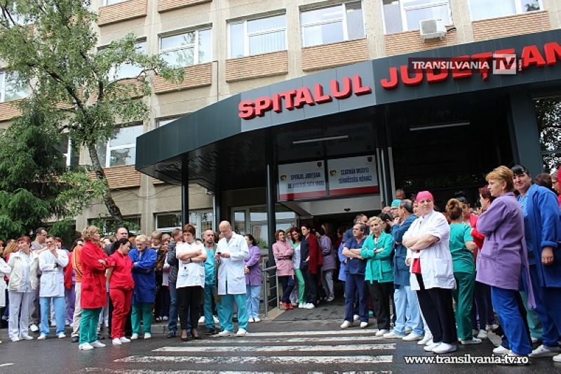 Colegiul Medicilor este solidar cu colegii de la Spitalul Judeţean şi cere rezolvarea urgentă a crizei