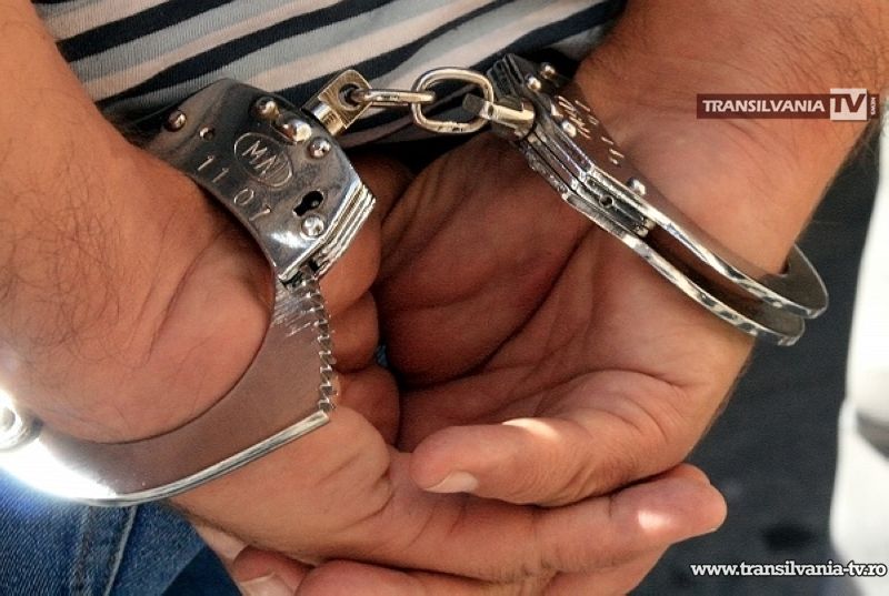 Un urmărit general și unul internațional, depistați și reținuți în P.T.F. Petea