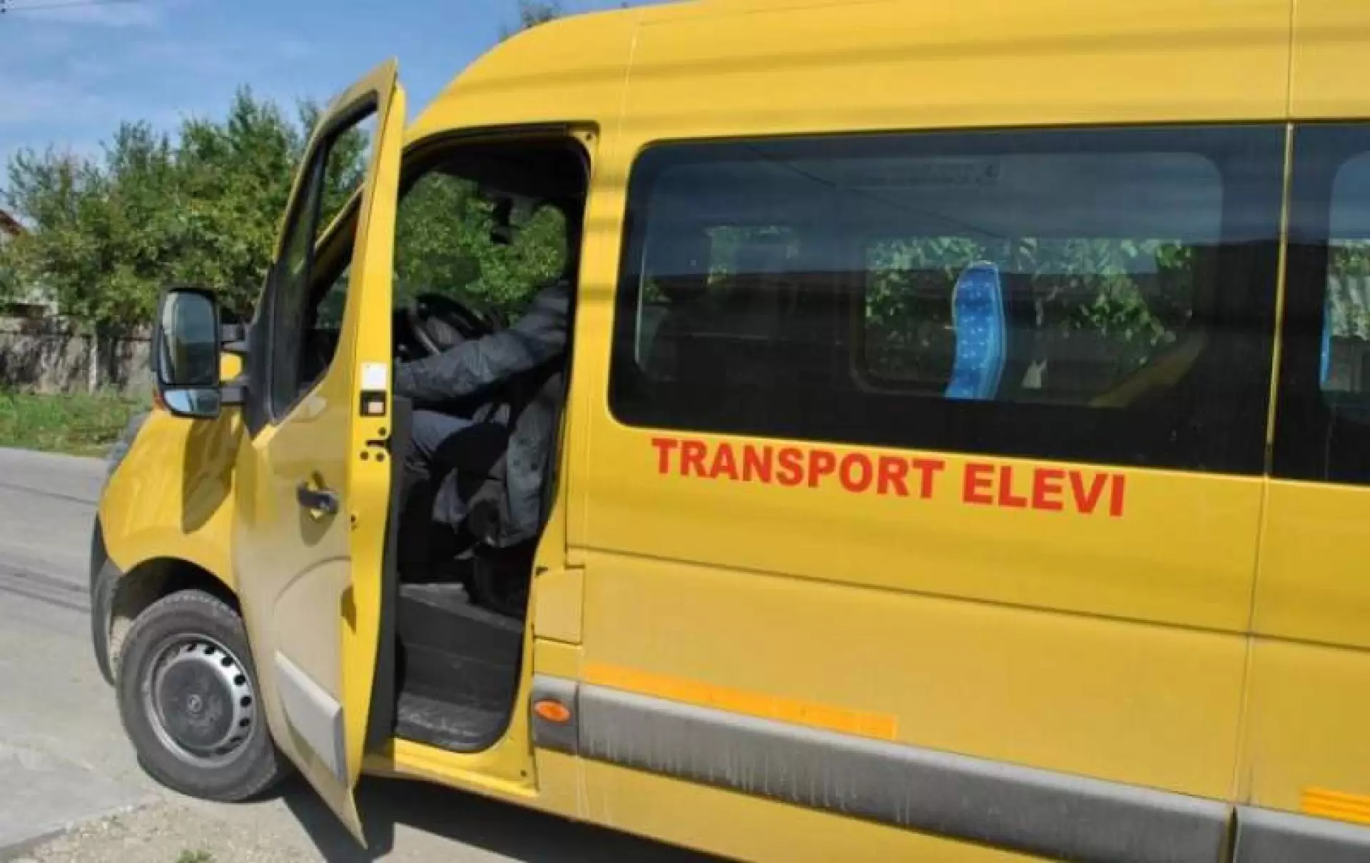 Sosesc 24 de microbuze electrice pentru transportul către școli al elevilor din județul Alba
