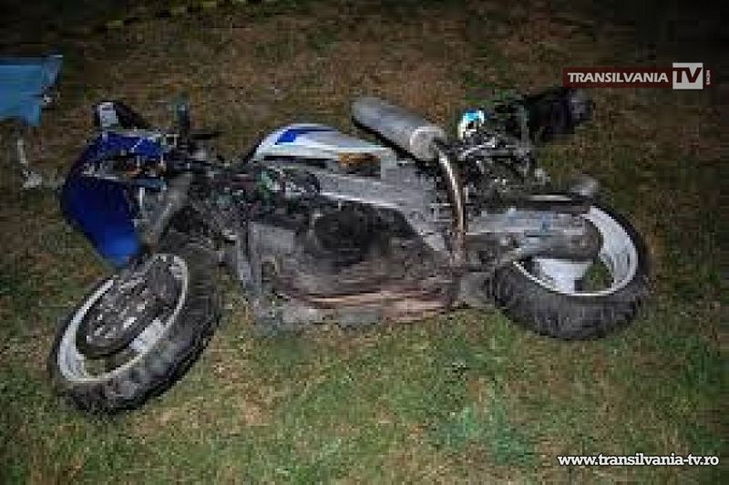 Oșan rupt de beat și fără permis s-a răturnat cu motocicleta în șanț