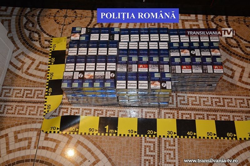 Țigări de contrabandă ascunse în caroserie. Mașina a fost confiscată.
