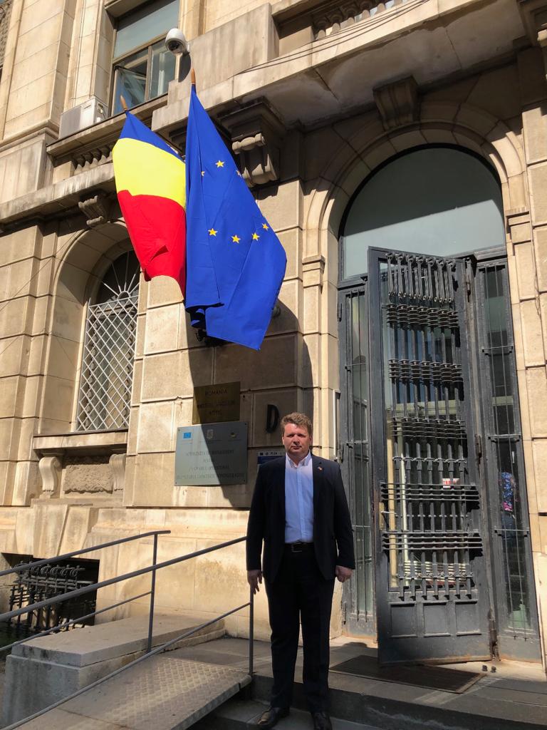 Primarul Dorin Nistor a semnat contractul de finanțare nerambursabilă de 3,5 milioane de lei pentru o administrație modernă, la Sebeș