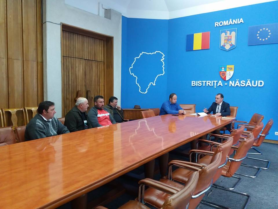 Reprezentanţii Asociaţiei Crescătorilor de Taurine din Budurleni, în audiență la prefectul Ovidiu Frenț