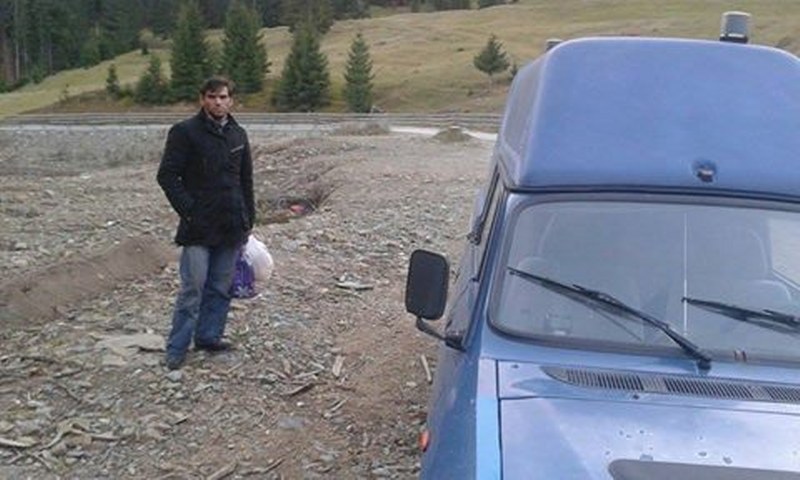Bărbat rătăcit în drum spre Iaşi, salvat şi îndrumat de jandarmii montani Rodna