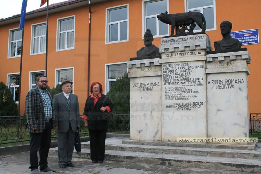 Unicat în România! Doctor de meserie, donator de…statui! (VIDEO-Galerie FOTO)