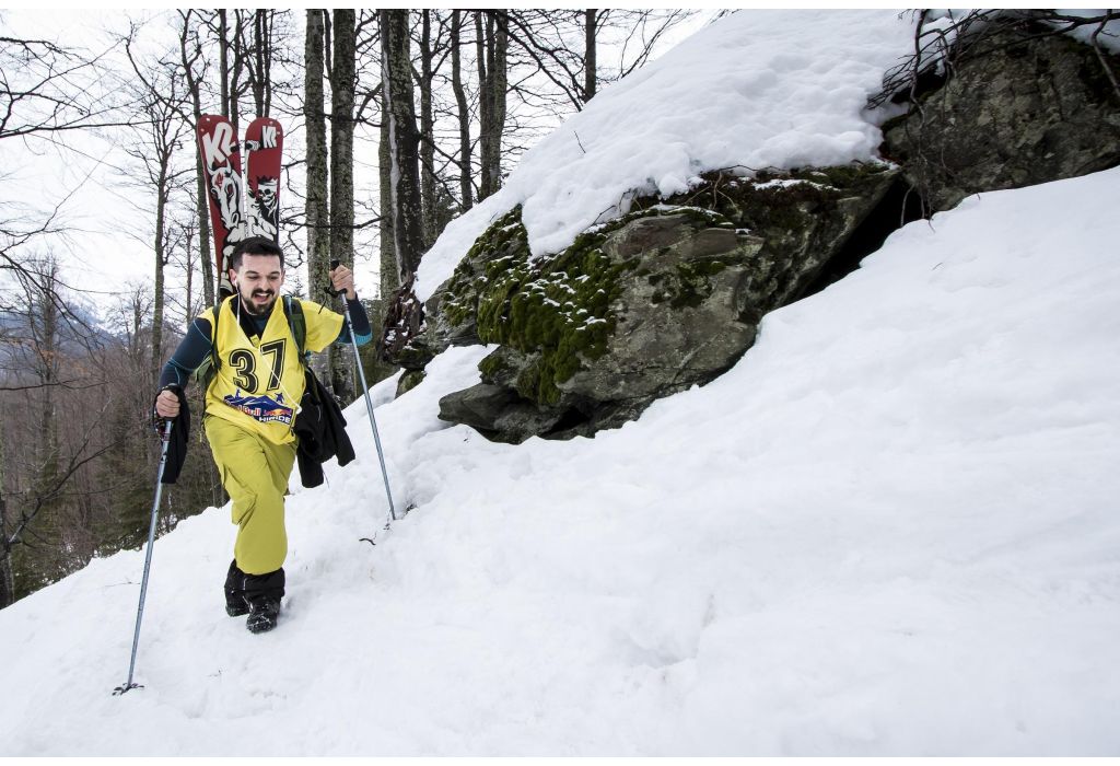 110 schiori si snowboarderi au cucerit muntele la Red Bull Oslea Hiride!