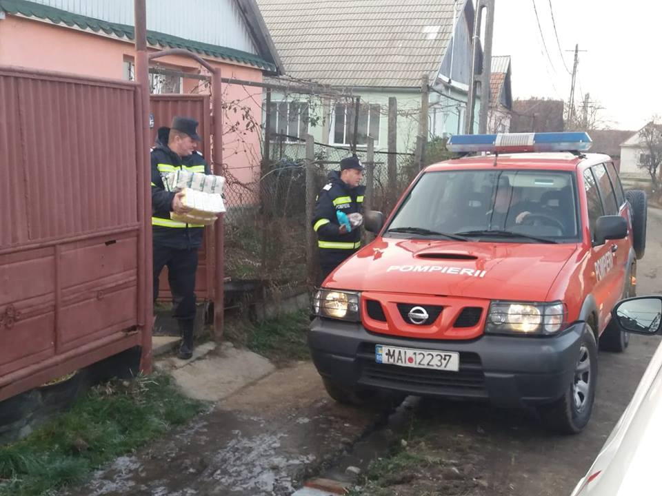 Pompierii sălăjeni au dus cadouri în Nuşfalău, Zalnoc şi Măerişte