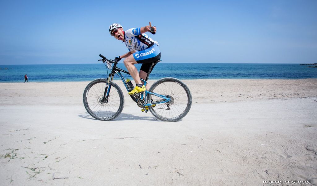 Bicicliști internaționali pedalează pe litoralul românesc pentru Olimpiada Rio 2016