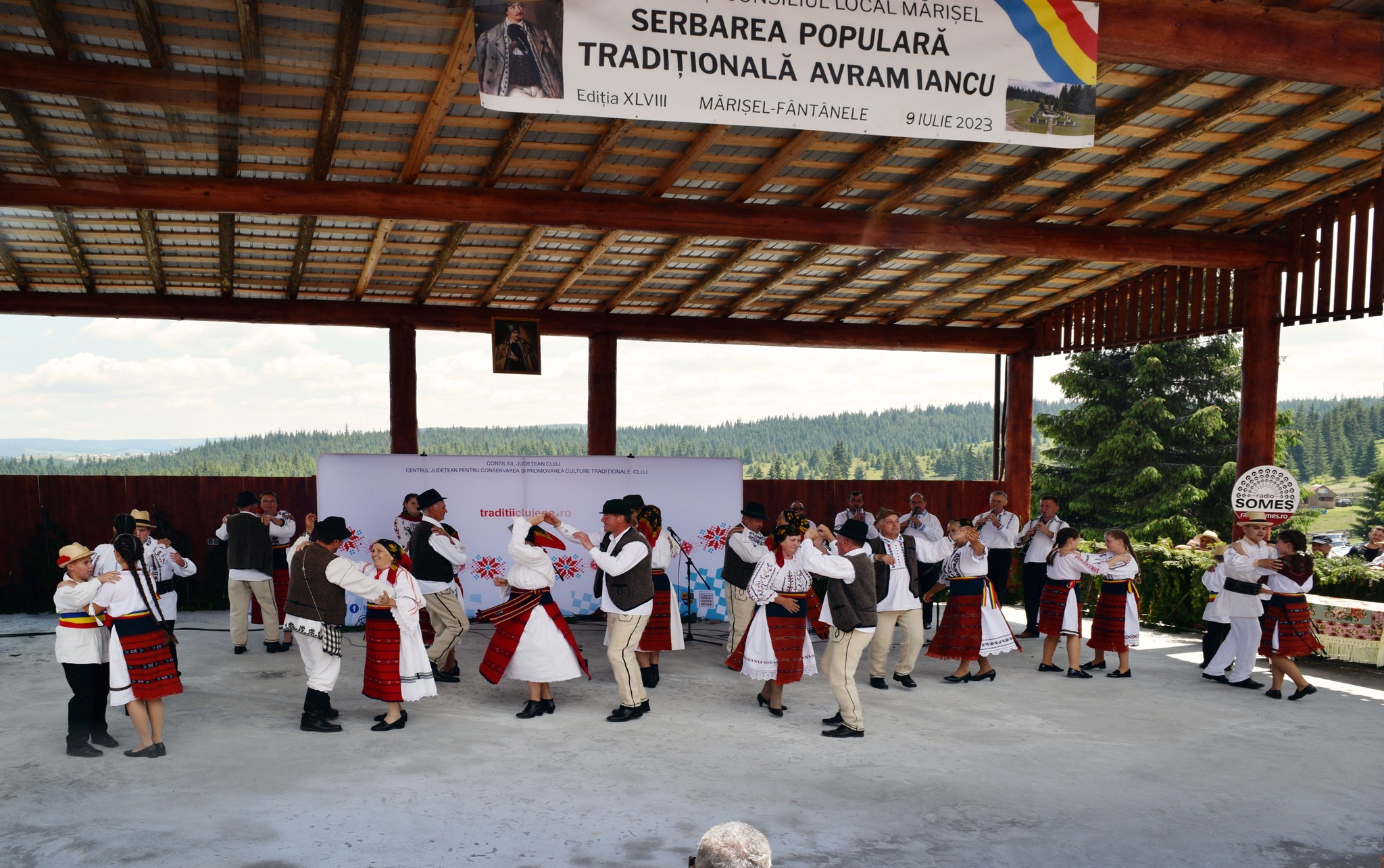 Mii de moți și turiști, prezenți la Mărișel la „Sărbătoarea tradițională de la Crucea Iancului”