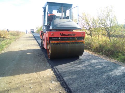 Cluj: Au debutat lucrările de asfaltare pe drumul judeţean DJ 103G Gheorgheni – Aiton