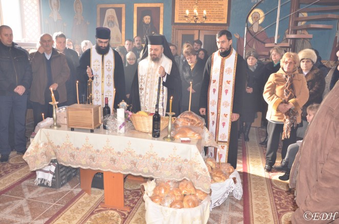 Slujire arhierească în biserica „Sf. Ierarh Nicolae” din filia Archia