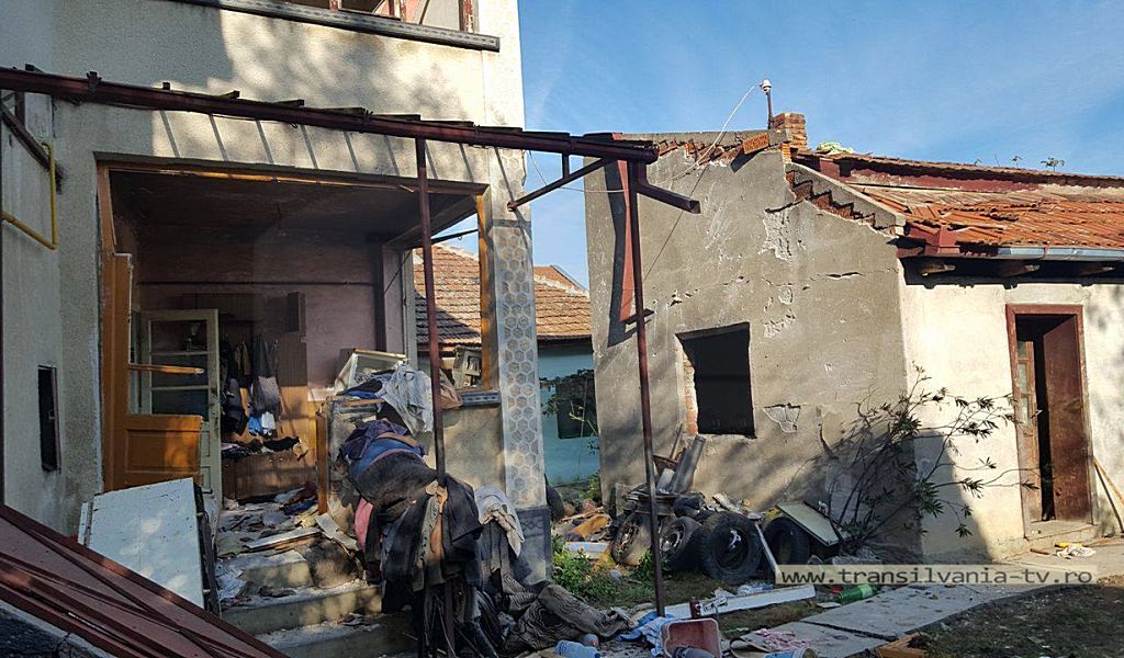 Explozie la o casă din Satu Mare. O femeie de 81 de ani se află în stare gravă la spital