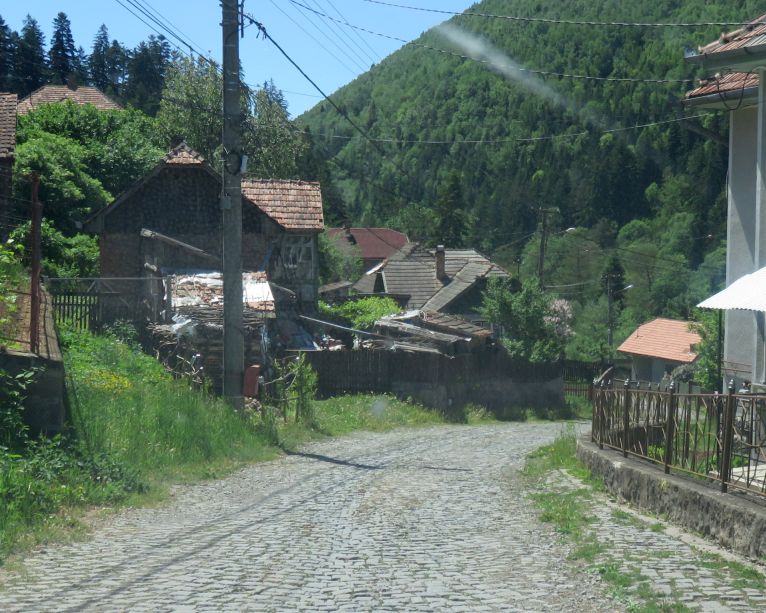 REABILITARE STRAZI CU FONDURI REGIO PENTRU ATRAGEREA TURISTILOR LA BAILE TUSNAD