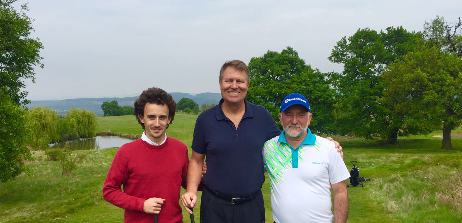 Presedintele Iohannis joaca golf cu colegul lui, Viorel Coman, la Pianu de Jos