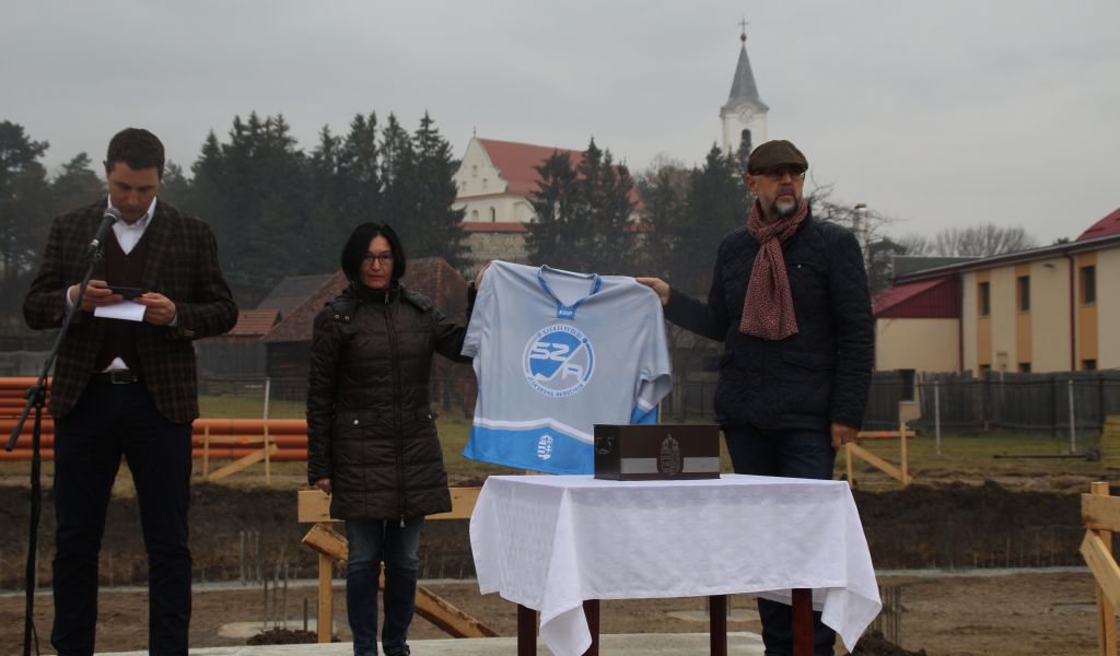 Peste un an, Cârţa va fi prima comună care va avea o infrastructură complexă dedicată hocheiului de gheaţă