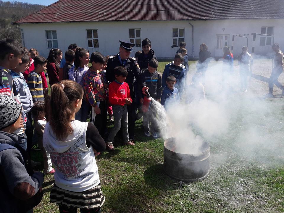 Reprezentanții ISU Sălaj, prezenți în mijlocul elevilor din Cuzăplac şi Fildu de Mijloc