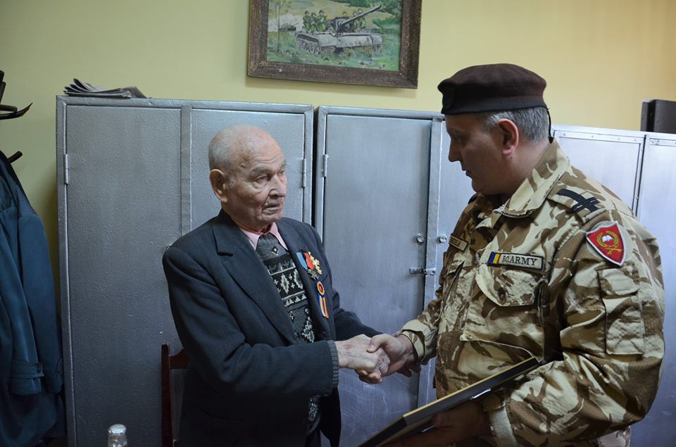 Omagiu pentru maiorul în retragere Ioan Andreica, veteran de război, care azi a împlinit 100 de ani