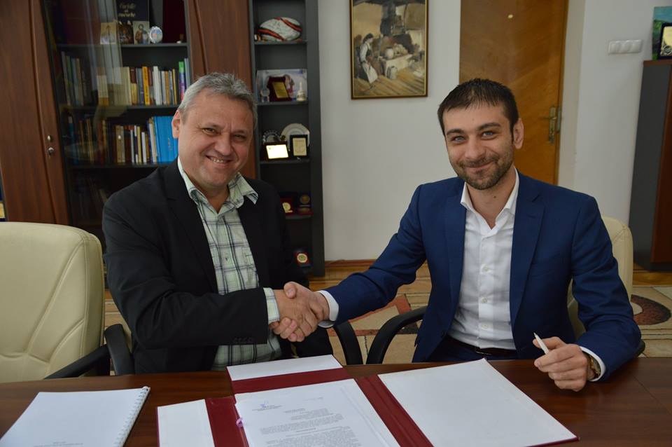 Marinel Petreuș a semnat contractul de management al Școlii Populare de Artă ”Liviu Borlan” Baia Mare