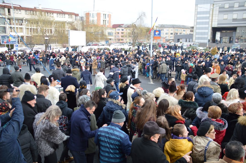 Băimărenii s-au prins în horă, pentru a celebra 159 de ani de la Mica Unire