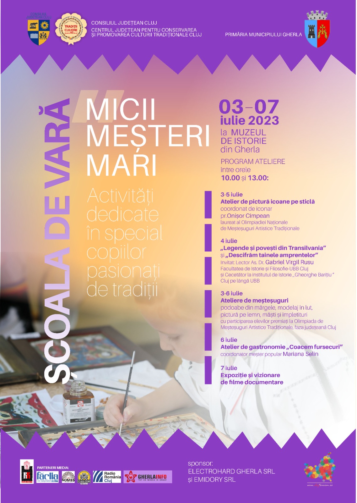Zeci de elevi din Gherla învață meșteșugurile tradiționale, în cadrul Școlii de vară „Micii Meșteri Mari”