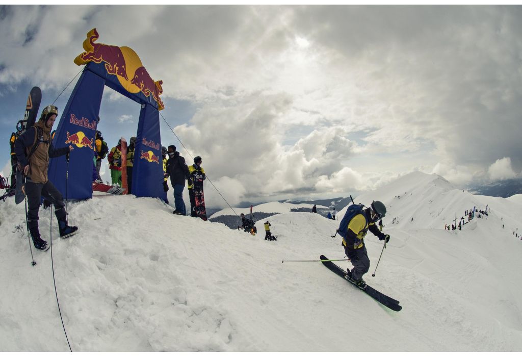 110 schiori si snowboarderi au cucerit muntele la Red Bull Oslea Hiride!