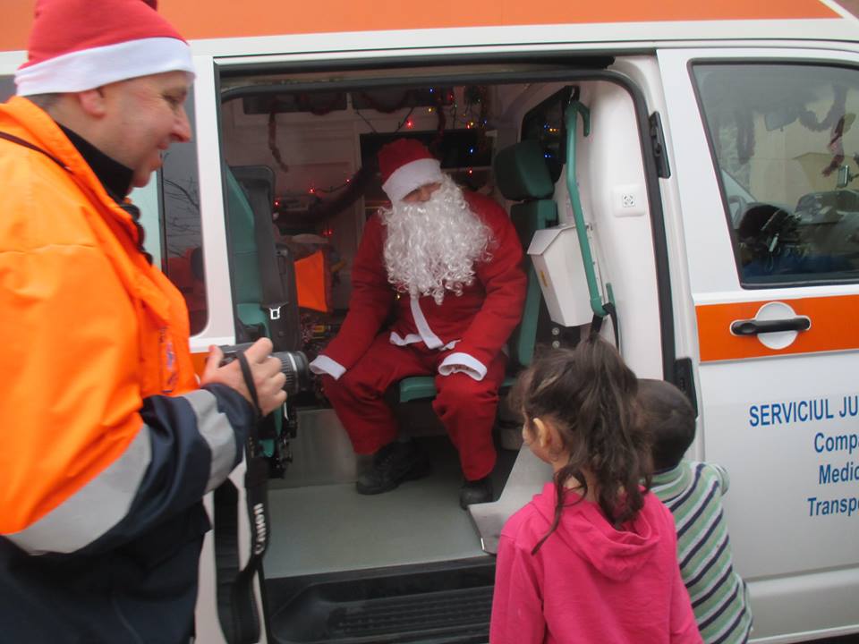 Moș Crăciun a ajuns astăzi în centrele coordonate de Serviciul Public Asistență Socială Baia Mare