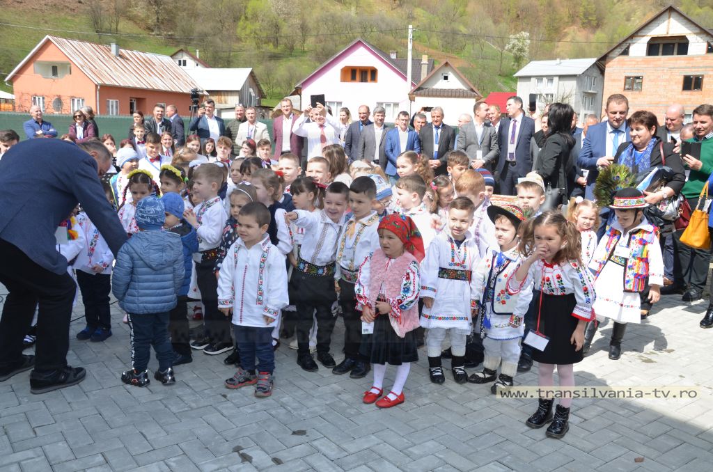 ADVERTORIAL: Inaugurarea școlii și grădiniței din Parva – condiții și dotări de ultimă generație (VIDEO-Galerie FOTO)