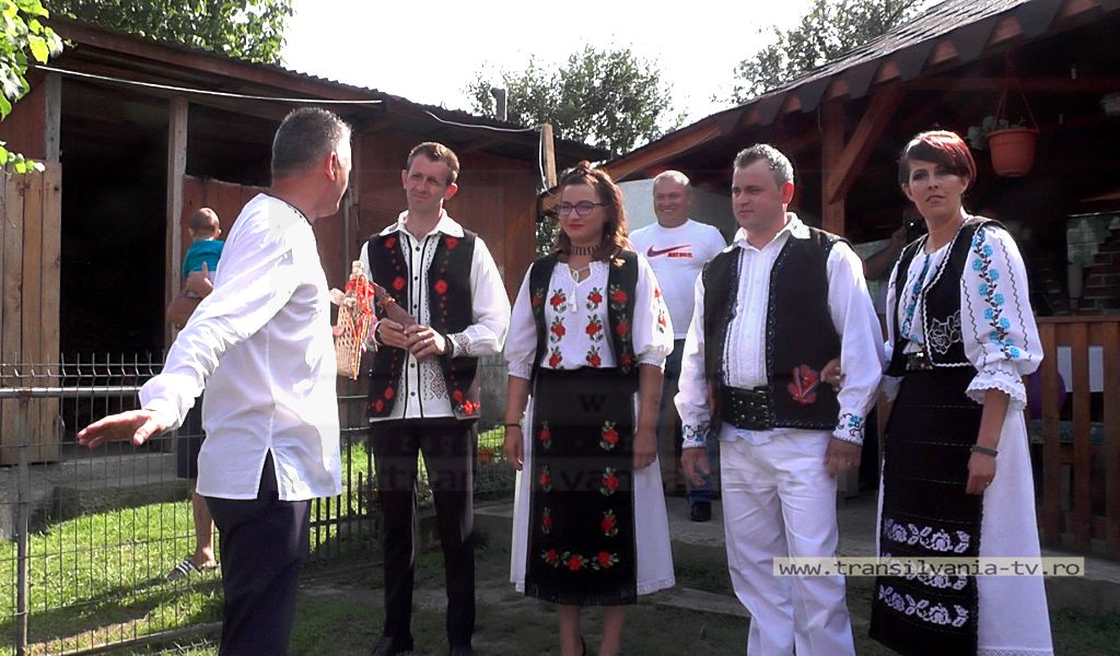 Nuntă tradiţională pe Valea Someşului. Port popular în locul hainelor domneşti (VIDEO)