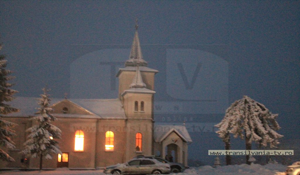 Straiele din bătrâni au readus atmosfera colindelor de altă dată în Preluca Nouă (VIDEO)