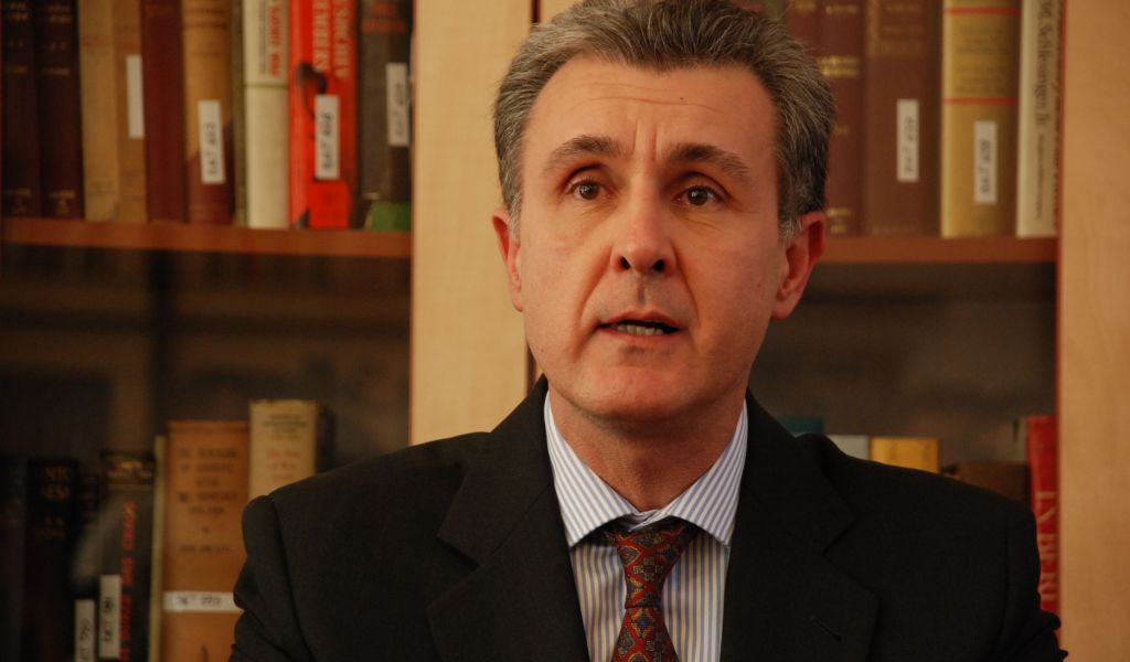 Principele Radu îşi va lansa la Oradea cele mai noi cărţi