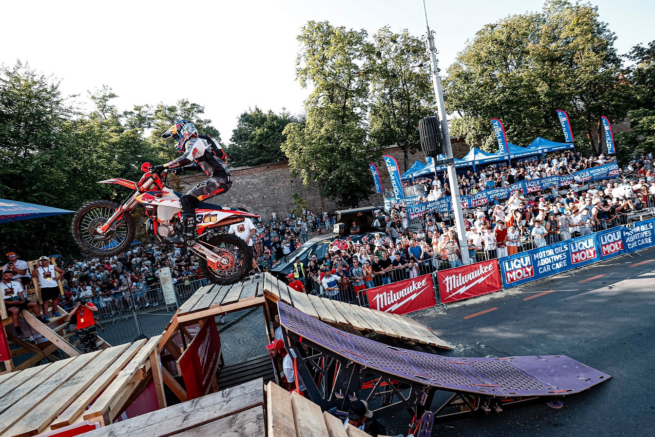 Ediția aniversară Red Bull Romaniacs aduce la Sibiu concurenți din 55 de țări