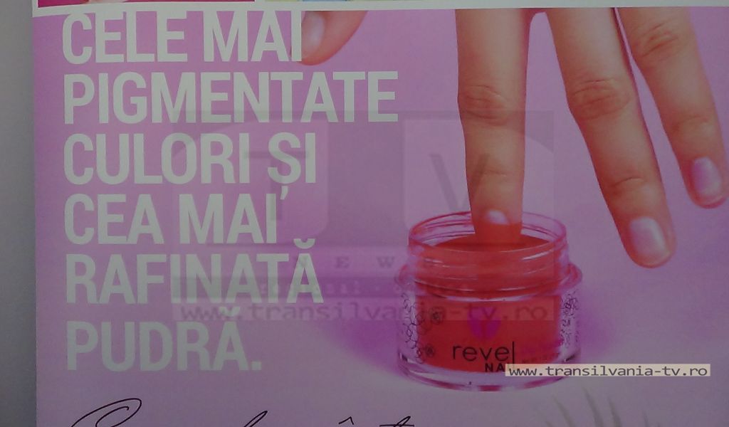 ADVERTORIAL: Pudra organică ia locul ojei sau a vechilor gelurilor de unghii (VIDEO)
