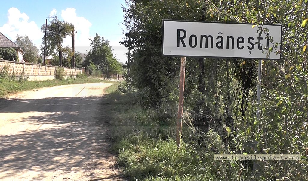 În localitatea Româneşti, drumul nu a fost asfaltat niciodată! Situaţia este una pur românească!(VIDEO)