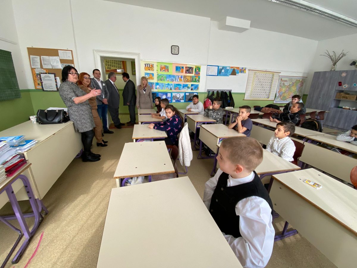 Delegație sătmăreană la o școală românească din Ungaria