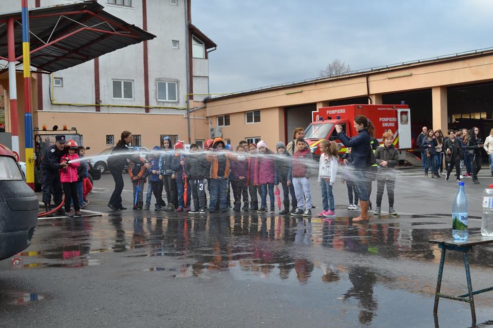 “Școala Altfel”, alături de pompierii sibieni