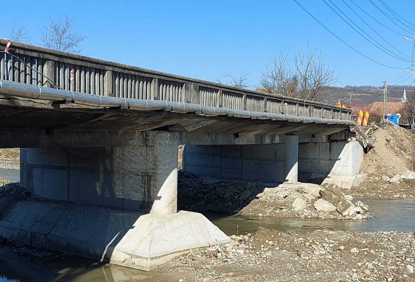 Lucrări de punere în siguranță a podului peste Valea Șimișnei
