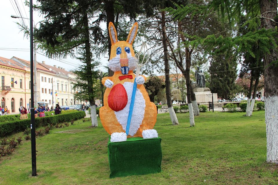 Municipiul Zalău, decorat cu ornamente de Paște