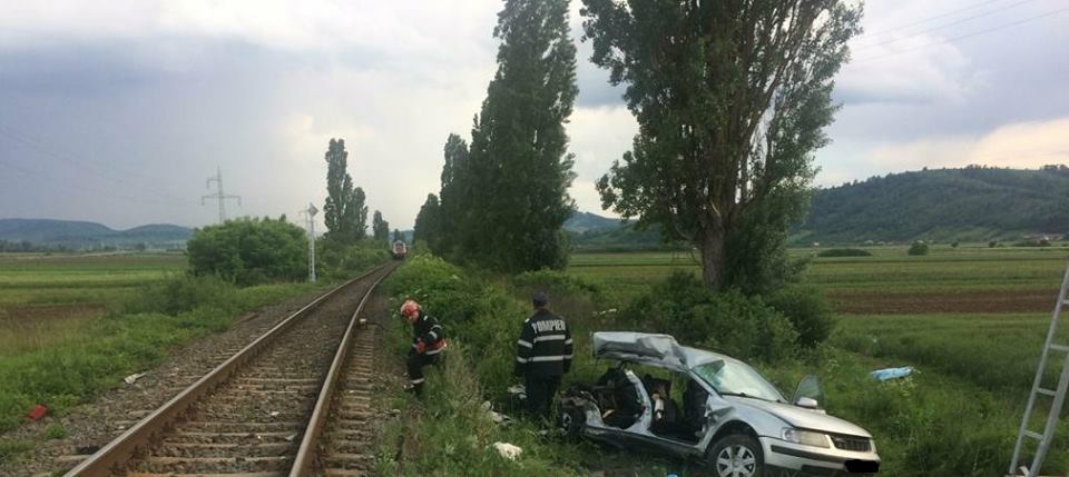 Jibou: Patru tinere din Maramureș au murit după ce autoturismul în care se aflau a fost lovit de un tren